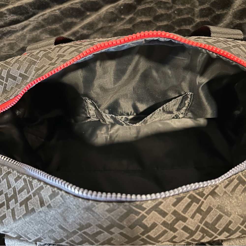 Tommy Hilfiger Jacquard Black Weekender or Diaper Bag - Picture 8 of 16